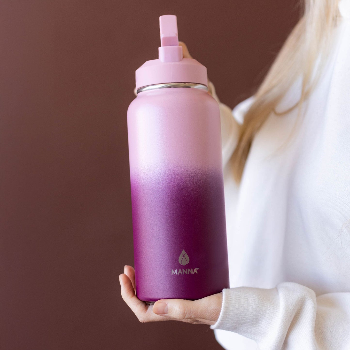 32-oz-powel-bottle-w0 32_Manna_Website_Lifestyles-2.jpg